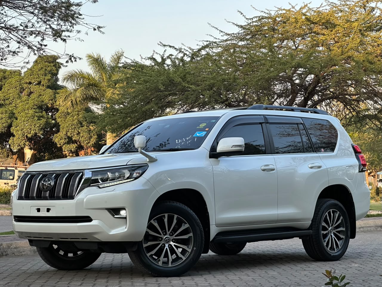 TOYOTA LANDCRUISER  PRADO thumbnail 2